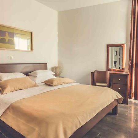 Love Live Hotel Sutomore Værelse billede