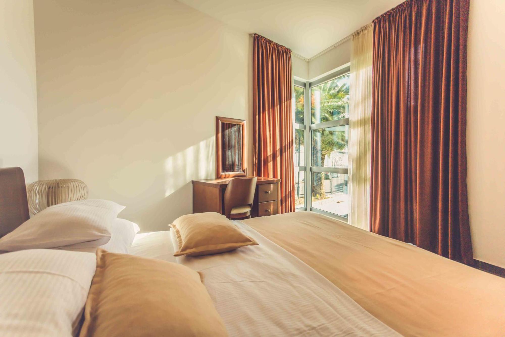Love Live Hotel Sutomore Værelse billede