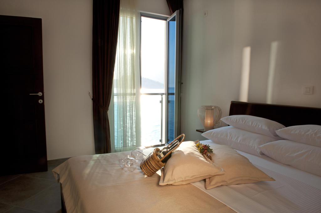 Love Live Hotel Sutomore Værelse billede