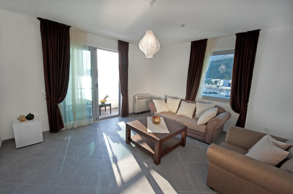 Love Live Hotel Sutomore Værelse billede