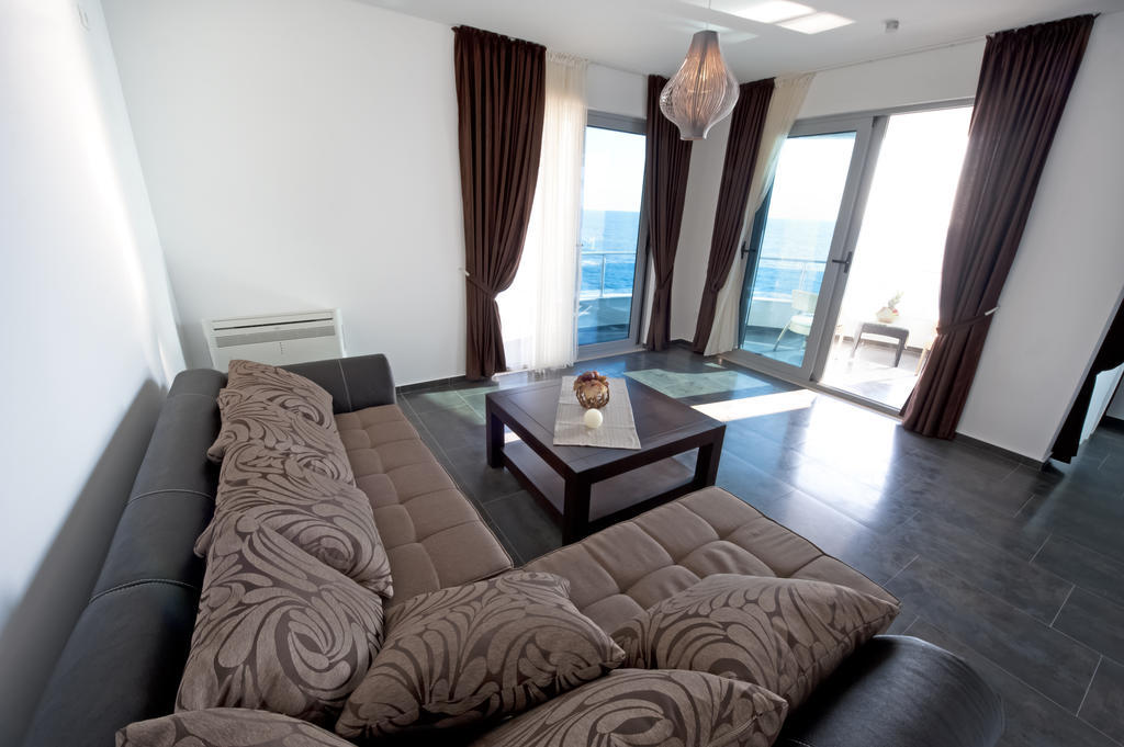 Love Live Hotel Sutomore Værelse billede